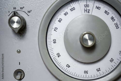 фотографія Frequency oscillation measuring instrument, circle, 120 hertz, generator