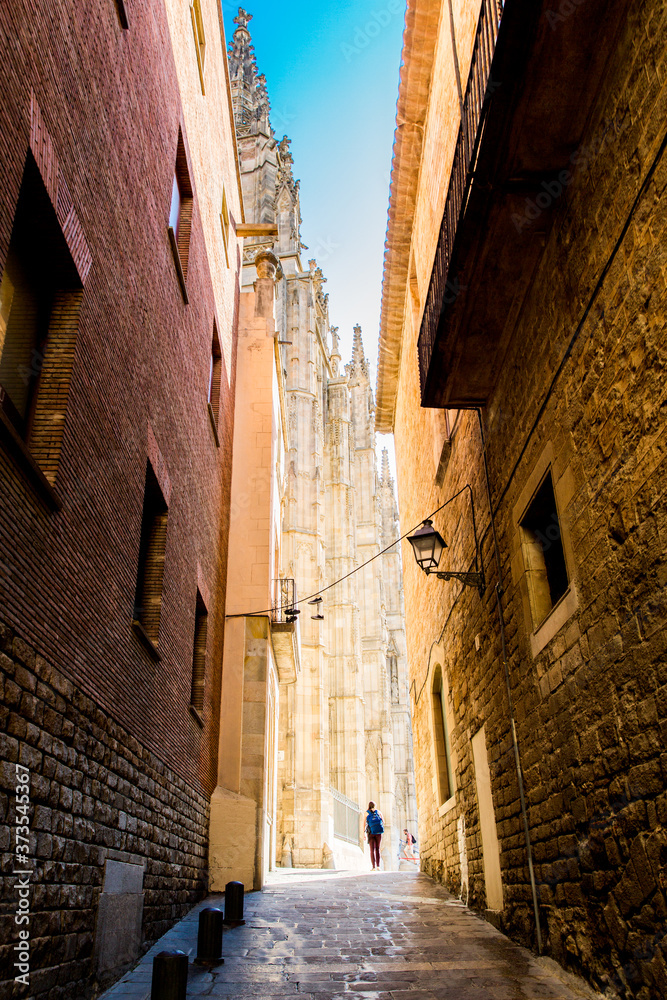 Obraz premium Barcelona, Catalonia, Spain, September 22, 2019 Unknown people walk through the streets of Barcelona in the Gothic quarter.