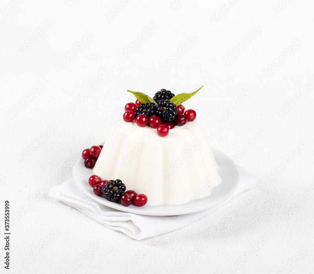 cheesecake with berries cheesecake with berries