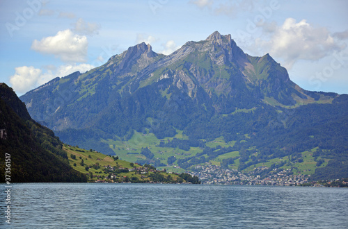 Blick   ber den Vierwaldst  ttersee auf den PIlatus  2128m 