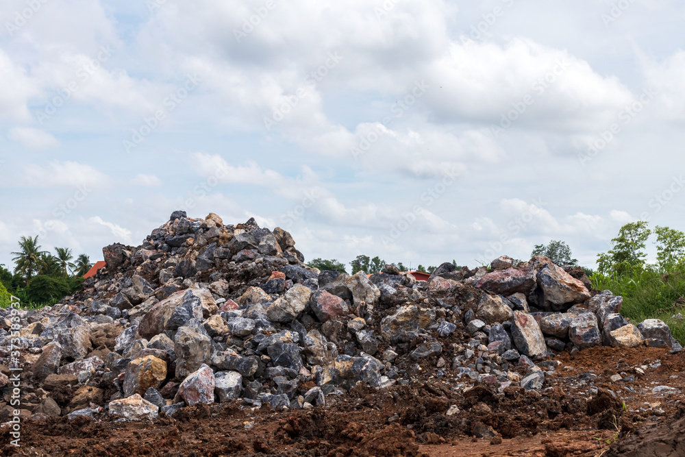 Numerous granite boulders lie on the ground in rural areas. Numerous granite boulders lie on the ground in rural areas.