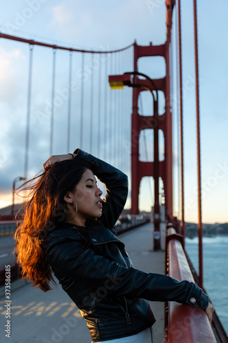 Canvas Print woman on the golden gate bridge