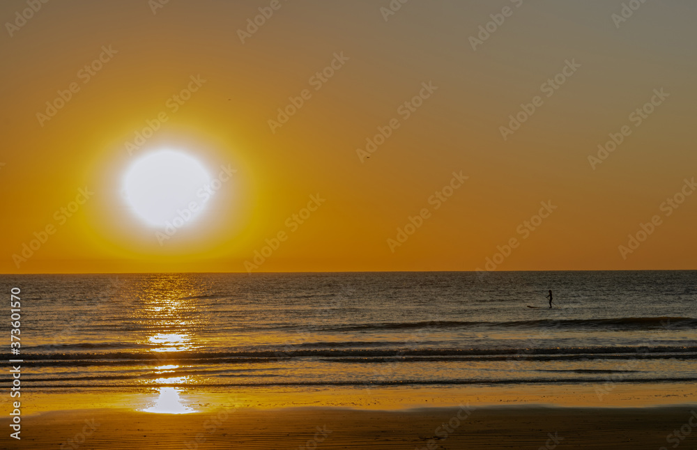 Skyline Sunset on the beach concepto de paz vacaciones veranos calurosos