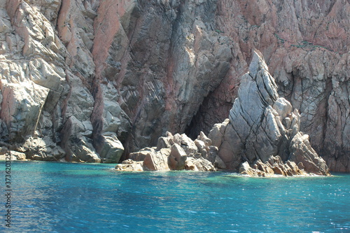 Paysage de la Corse lors d'un voyage, ciel, mer, montagne, magnifique photo