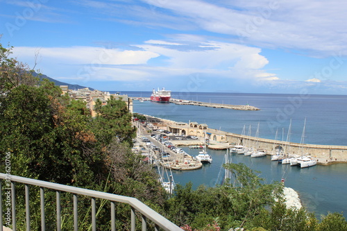 Paysage de la Corse lors d'un voyage, ciel, mer, montagne, magnifique photo