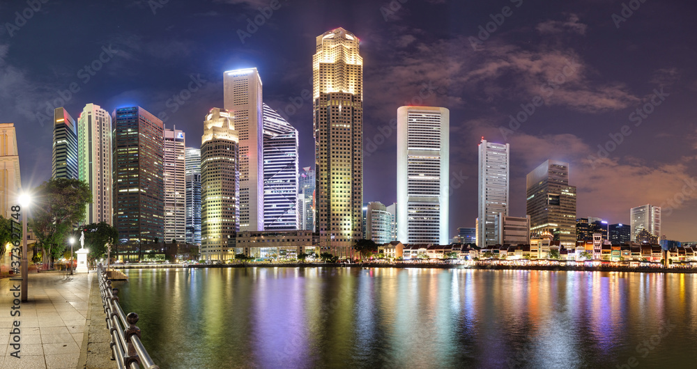 Obraz premium Singapore night city skyline at business district, Marina Bay