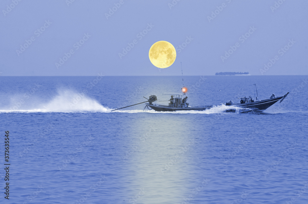 Fototapeta premium Long tail boat in the sea under full moon evening