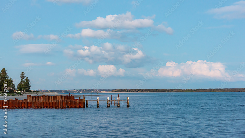 Naklejka premium pier on the lake