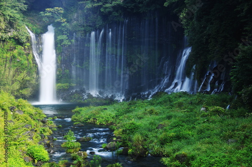 富士山の夏 天下の名瀑 白糸の滝 絹のような水流