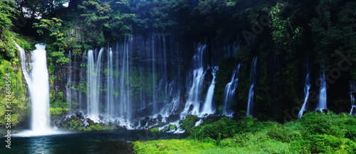 富士山の夏 天下の名瀑 白糸の滝 絹のような水流