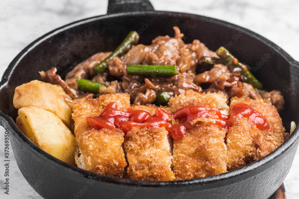 チキンカツと焼き肉ランチ チキンカツと焼き肉ランチ