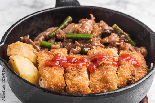 チキンカツと焼き肉ランチ