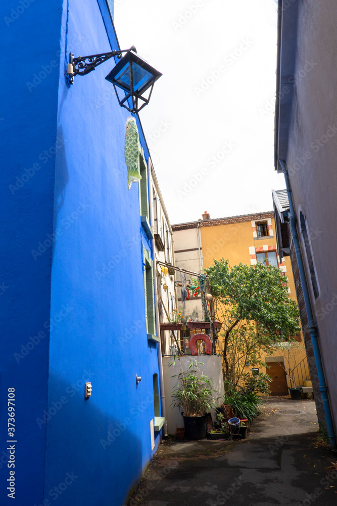 Fototapeta premium Photo maisons colorées du village de Trentemoult, Nantes, France