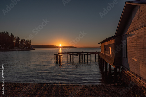 sunrise on the pier © Patrick