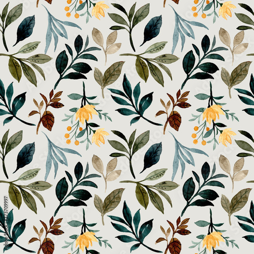 Watercolor green leaves seamless pattern