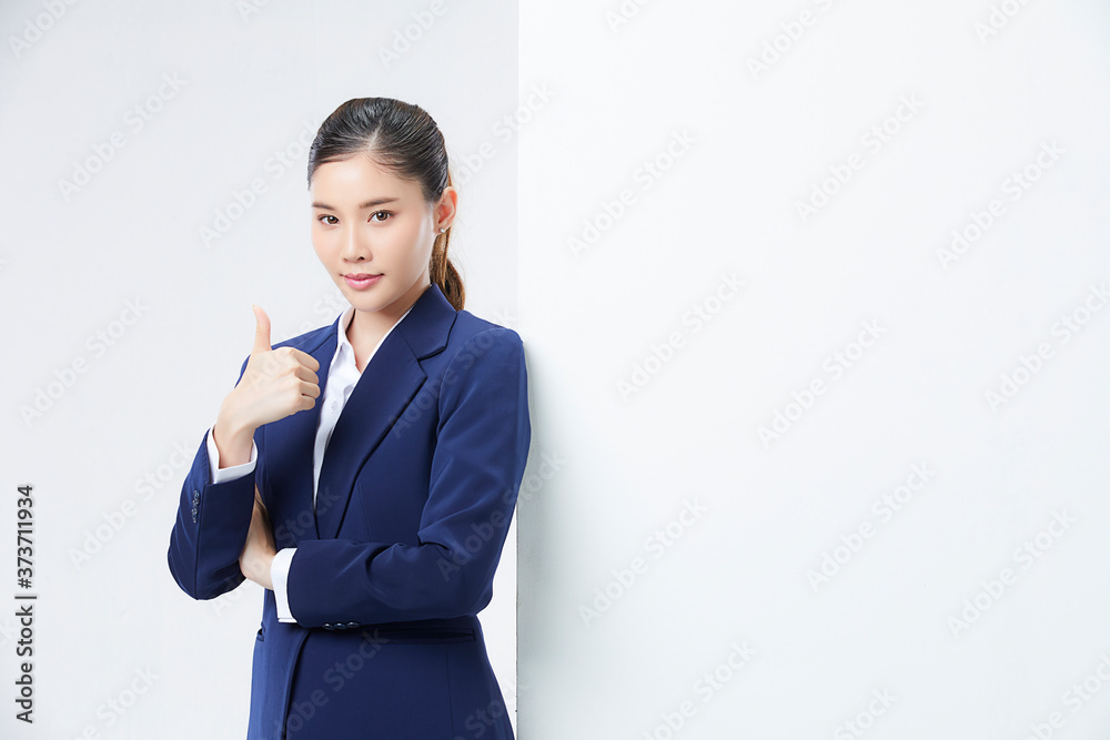 portrait of a confident business woman isolated on white background portrait of a confident business woman isolated on white background