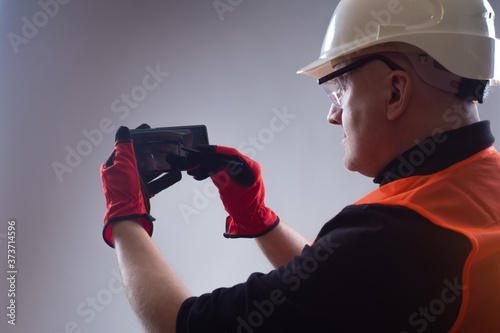 A man in a white hard hat i...