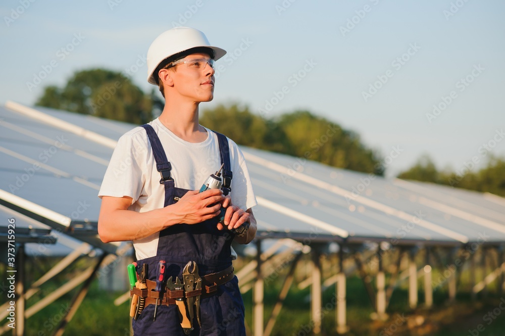 Obraz premium Worker installing solar panels outdoors