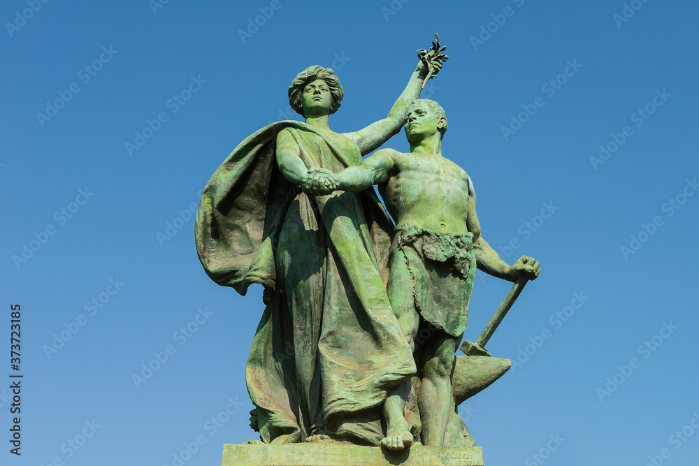 Fototapeta premium Statua di Giovanni Reduzzi