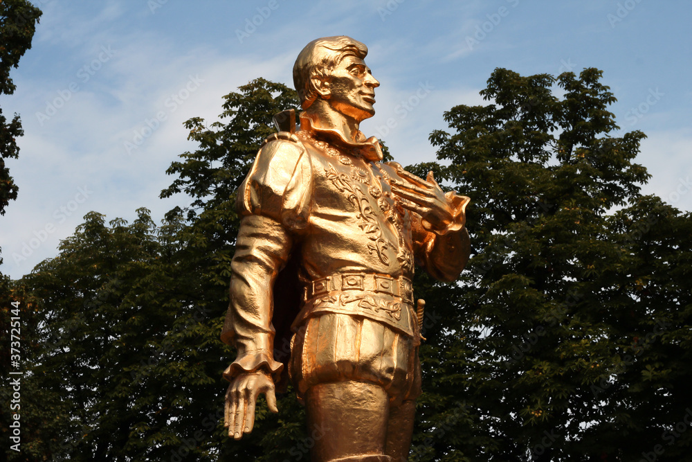 Golden monument of the city of Donetsk. Solovyanenko. 25.08.2020