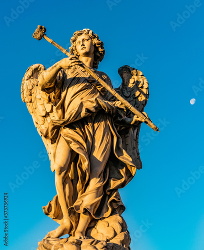ritratto di una statua su ponte sant angelo a roma