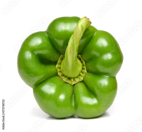 Photo green capsicum or sweet pepper on white background