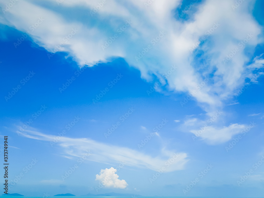 Obraz premium Blue sky with white cloud, scenic tropical seascape.