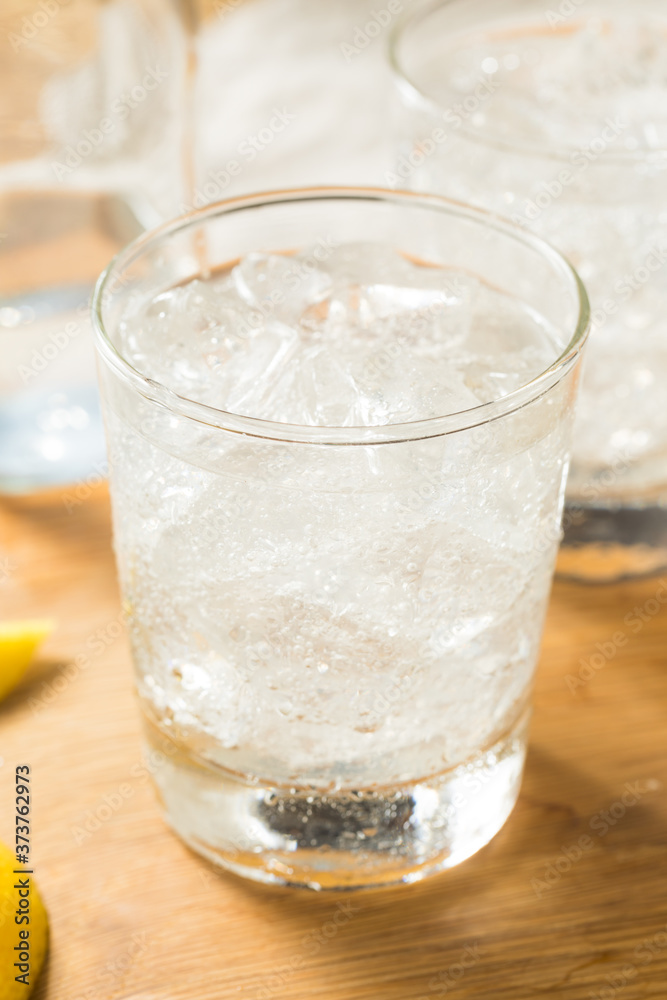 Healthy Refreshing Sparkling Lemon Water Healthy Refreshing Sparkling Lemon Water