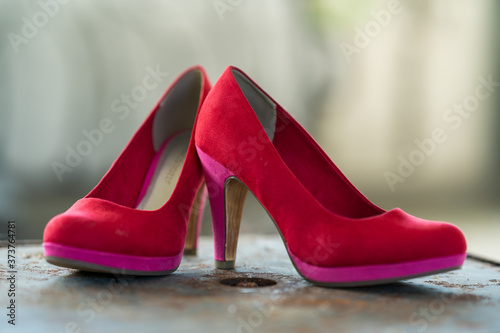 The red heels are waiting to be used - Die roten High heels warten auf ihren Einsatz und präsentieren sich