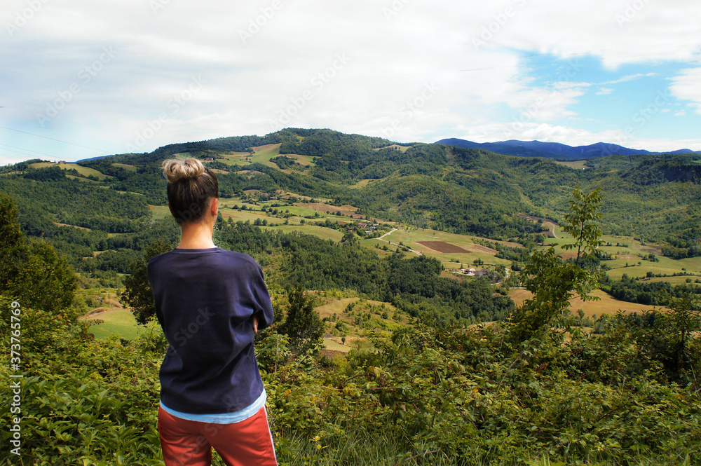 Obraz premium woman in the mountains