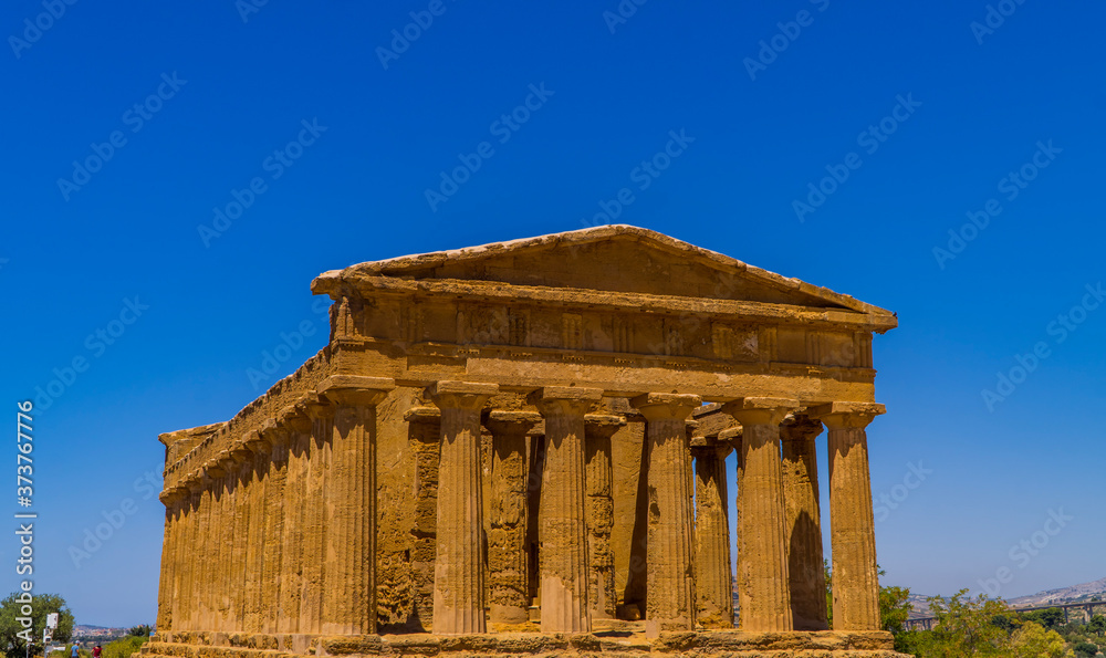 Fototapeta premium The beautiful Greek Temple of Concordia in the Valley of Temples near Agrigento, Sicily, Italy