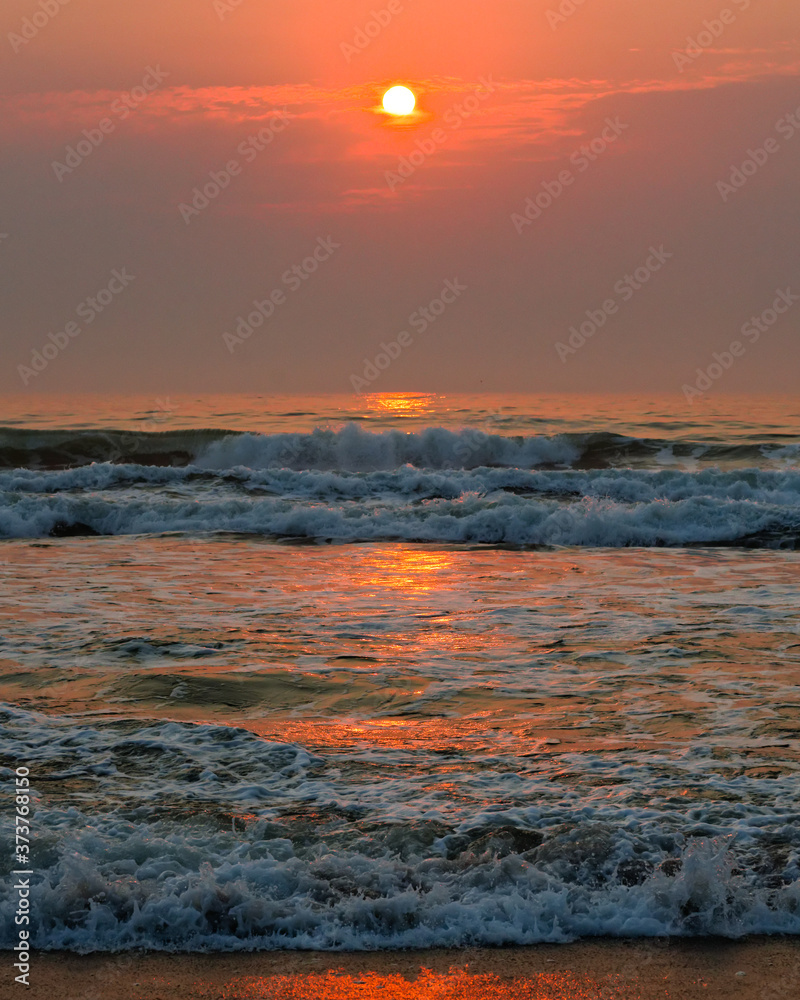 Fototapeta premium Beautiful pink sunset over the sea, vertical banner