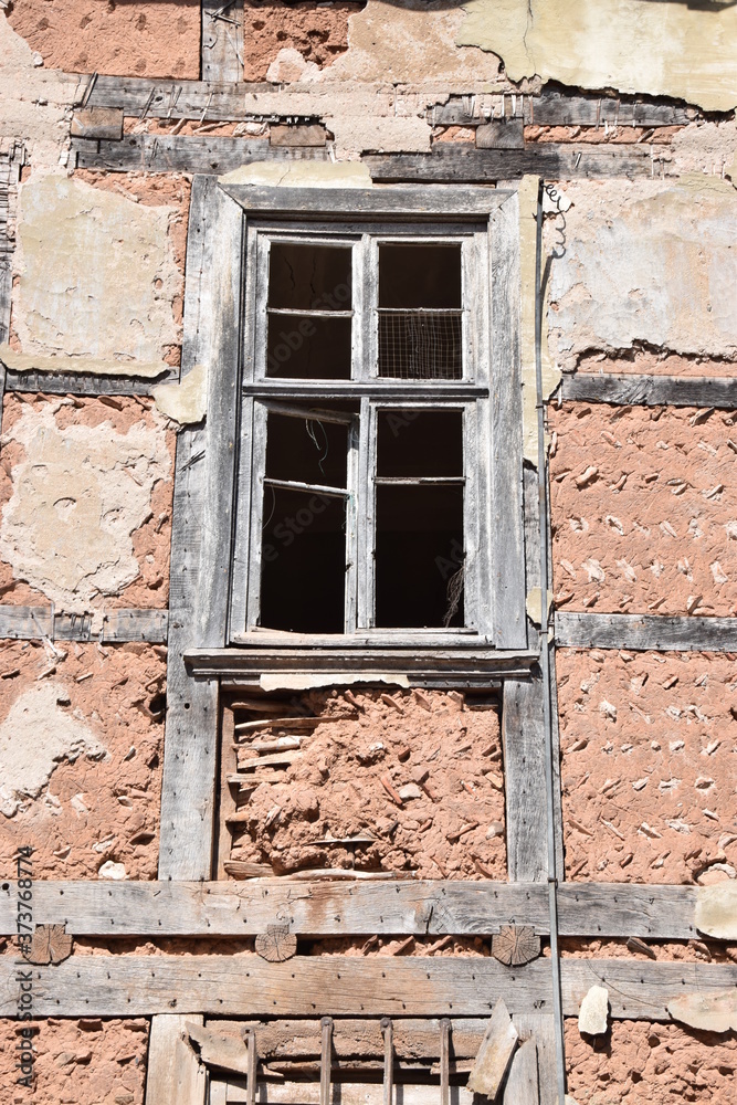 Heruntergekommenes nordhessisches Bauernhaus Heruntergekommenes nordhessisches Bauernhaus