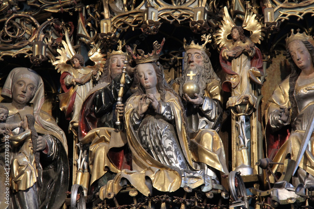 incoronazione di Maria; particolare dello scrigno dell'altare scolpito di Schnatterpeck nella vecchia parrocchiale di Lana (Bolzano)