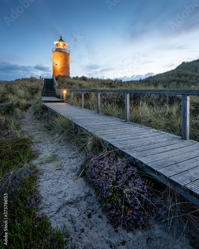 Leuchtturm auf Sylt Quermarkenfeuer bei Kampen zur Blauen Stunde photo