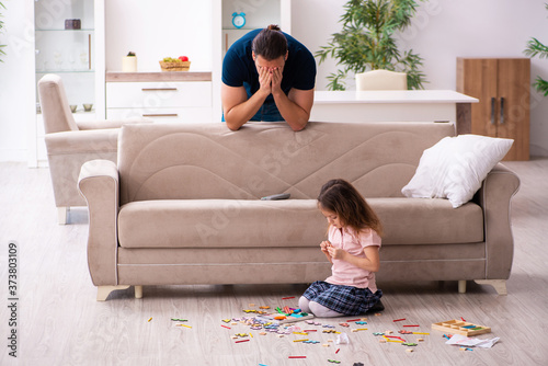 Принти на полотні Young father and little girl indoors