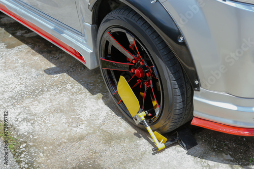 Car wheel lock, protect against theft,Locked wheels illegally parked car.