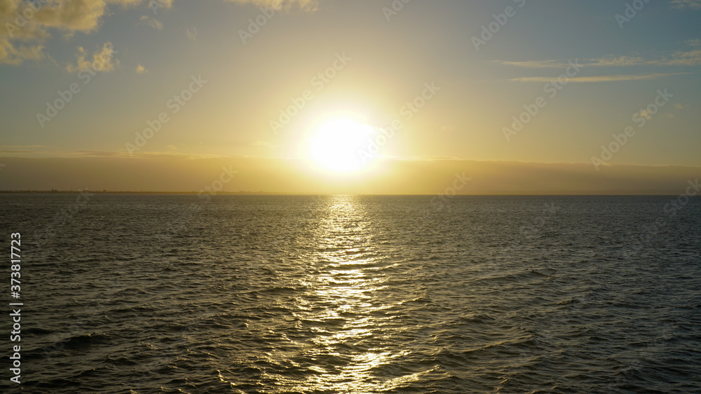 Obraz premium Sunset over the sea at Busselton in Western Australia