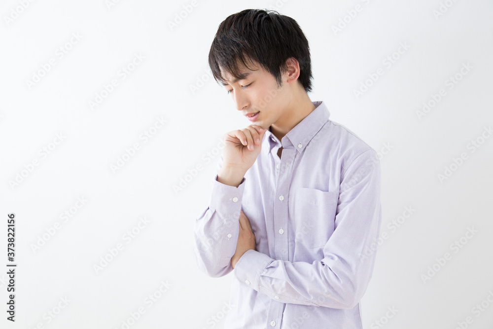 考え込む男性 考え込む男性