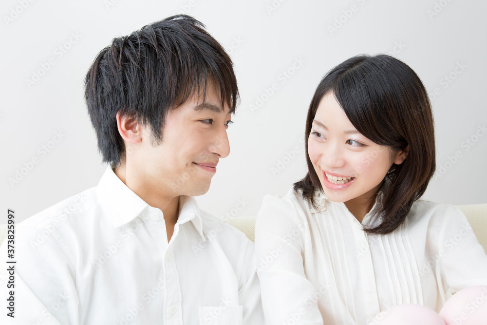 会話する夫婦