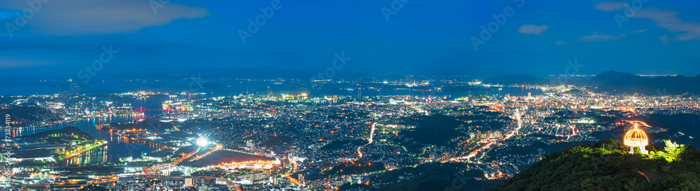 Obraz premium 皿倉山より望む北九州方面の夜景パノラマ