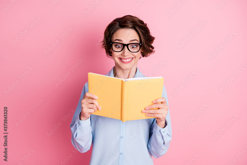 Portrait of her she nice attractive lovely funky overjoyed cheerful cheery brown-haired girl schoolgirl reading interesting book isolated pink pastel color background Portrait of her she nice attractive lovely funky overjoyed cheerful cheery brown-haired girl schoolgirl reading interesting book isolated pink pastel color background
