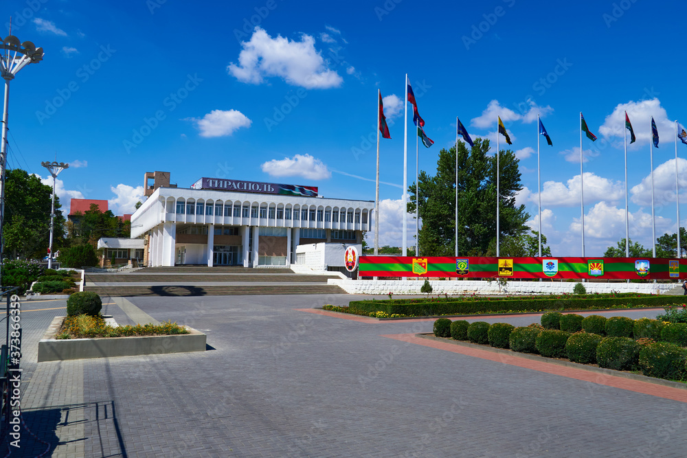 Obraz na płótnie downtown of the city Tiraspol, Transnistria, Moldova - the state flags, central square and public building w salonie