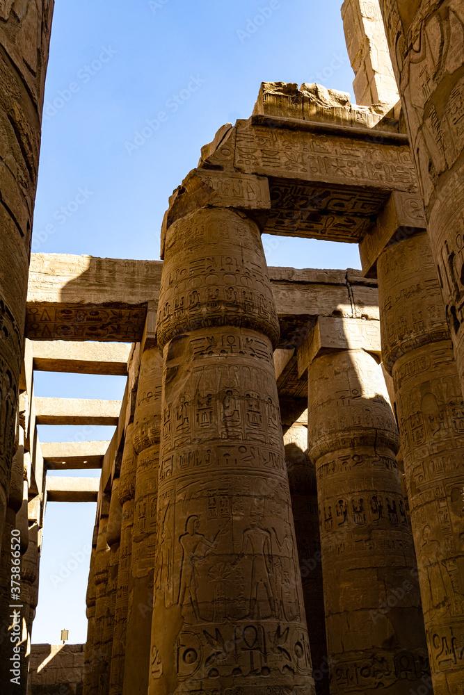 Säulen im Tempel