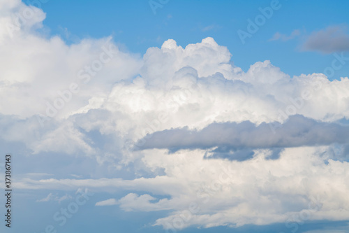 Fototapeta Naklejka Na Ścianę i Meble -  white cumulus clouds in the blue sky
