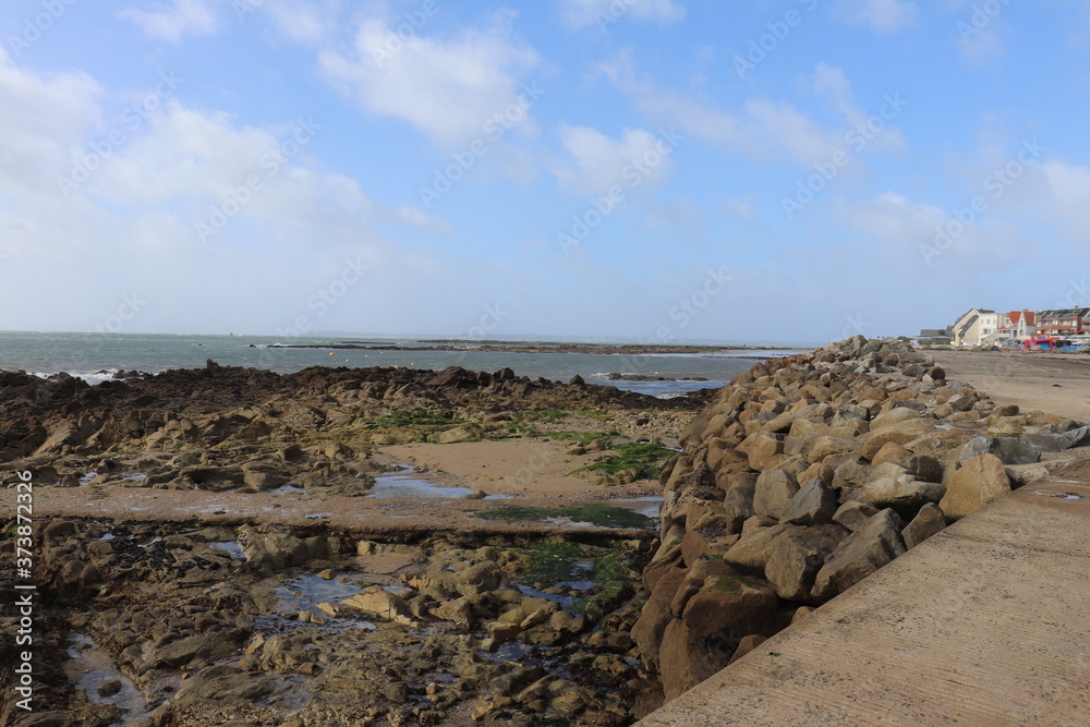 Obraz premium Vue de l'océan atlantique, ville de Larmor-Plage, département du Morbihan, région Bretagne, France