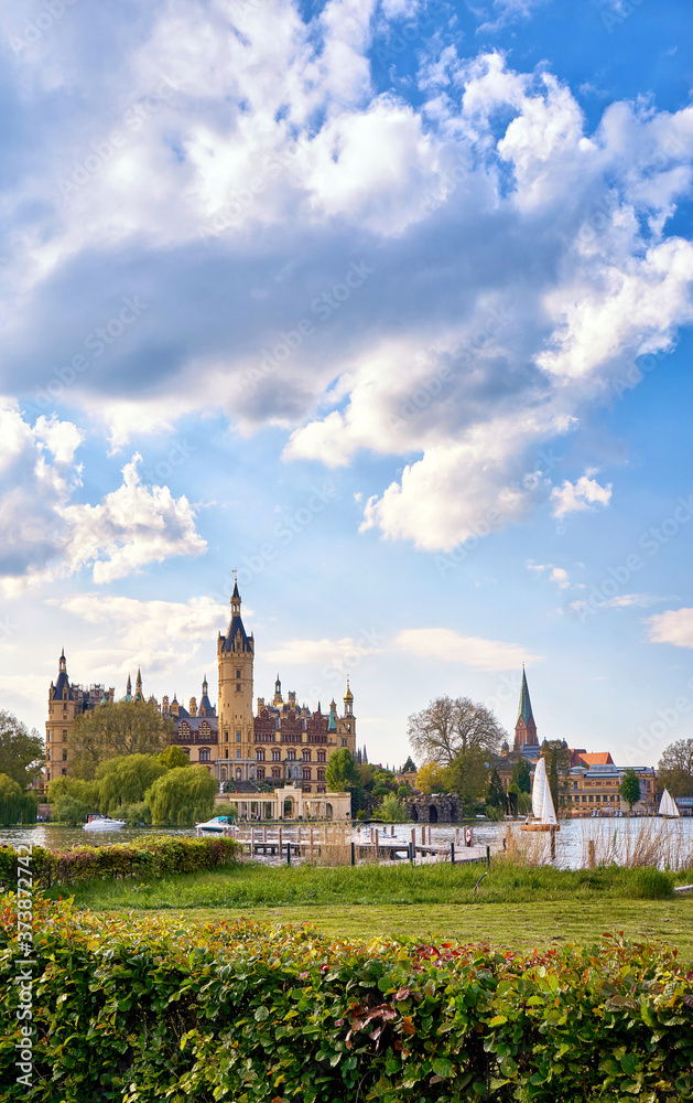 Fototapeta premium Boats on the Schwerin lake with the castle in the background.