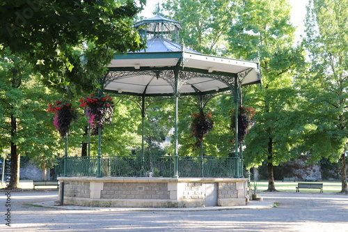kiosque ou gloriette dans le parc des arènes de Dax, ville de Dax, département des Landes, France photo