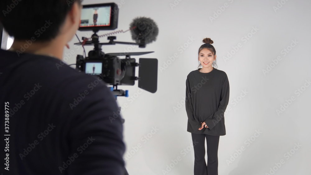 プロモーション動画を撮影する女性とカメラマン Stock Photo Adobe Stock
