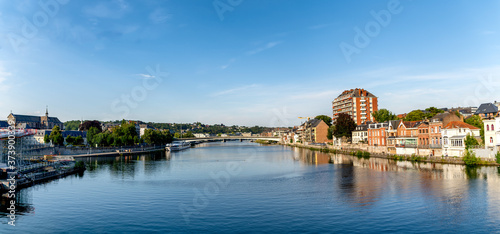 Namur - Belgique - Vue panoramique de Namur depuis un pont sur la Meuse photo